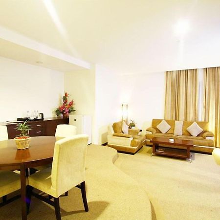 Plaza Inn Kendari Exterior foto