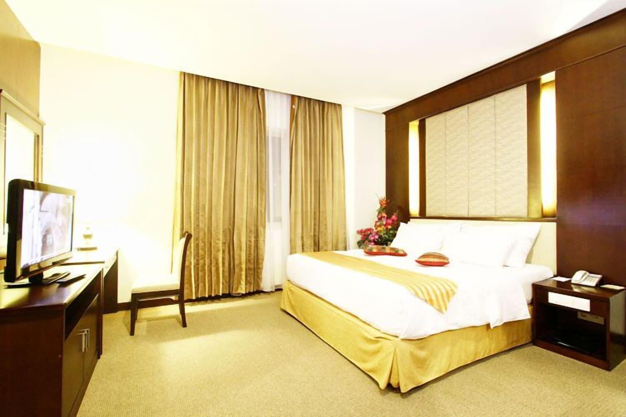 Plaza Inn Kendari Exterior foto